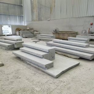 朝阳 整石台阶（大面火烧+侧面自然面），出货前厂内拼装