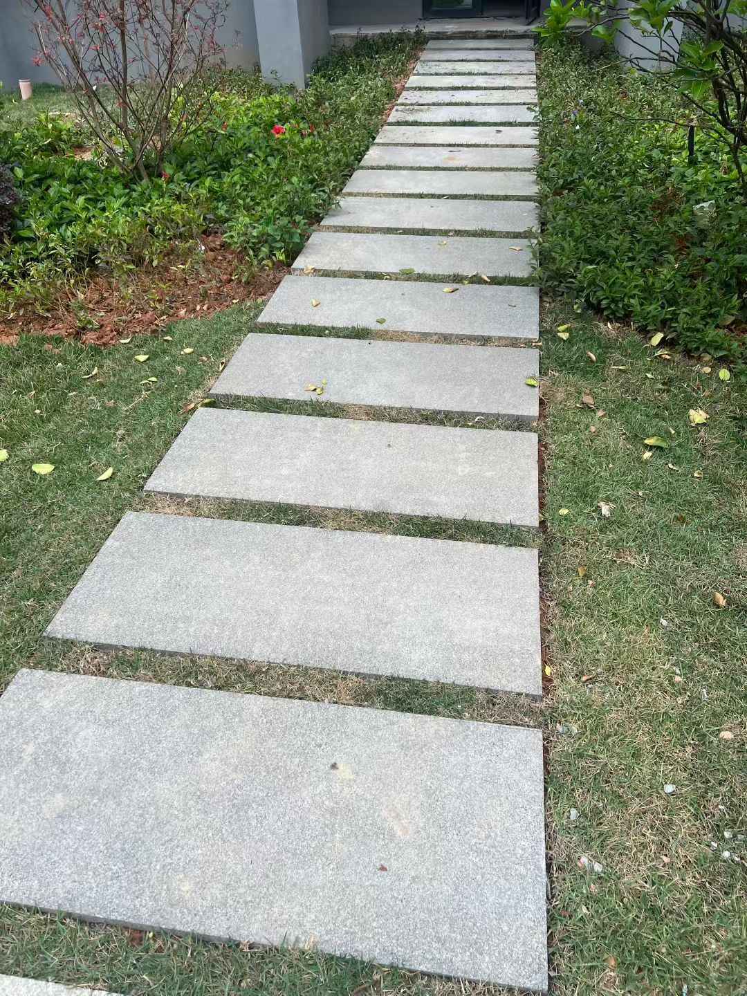 朝阳 芝麻黑小区踏步、汀步石铺装效果