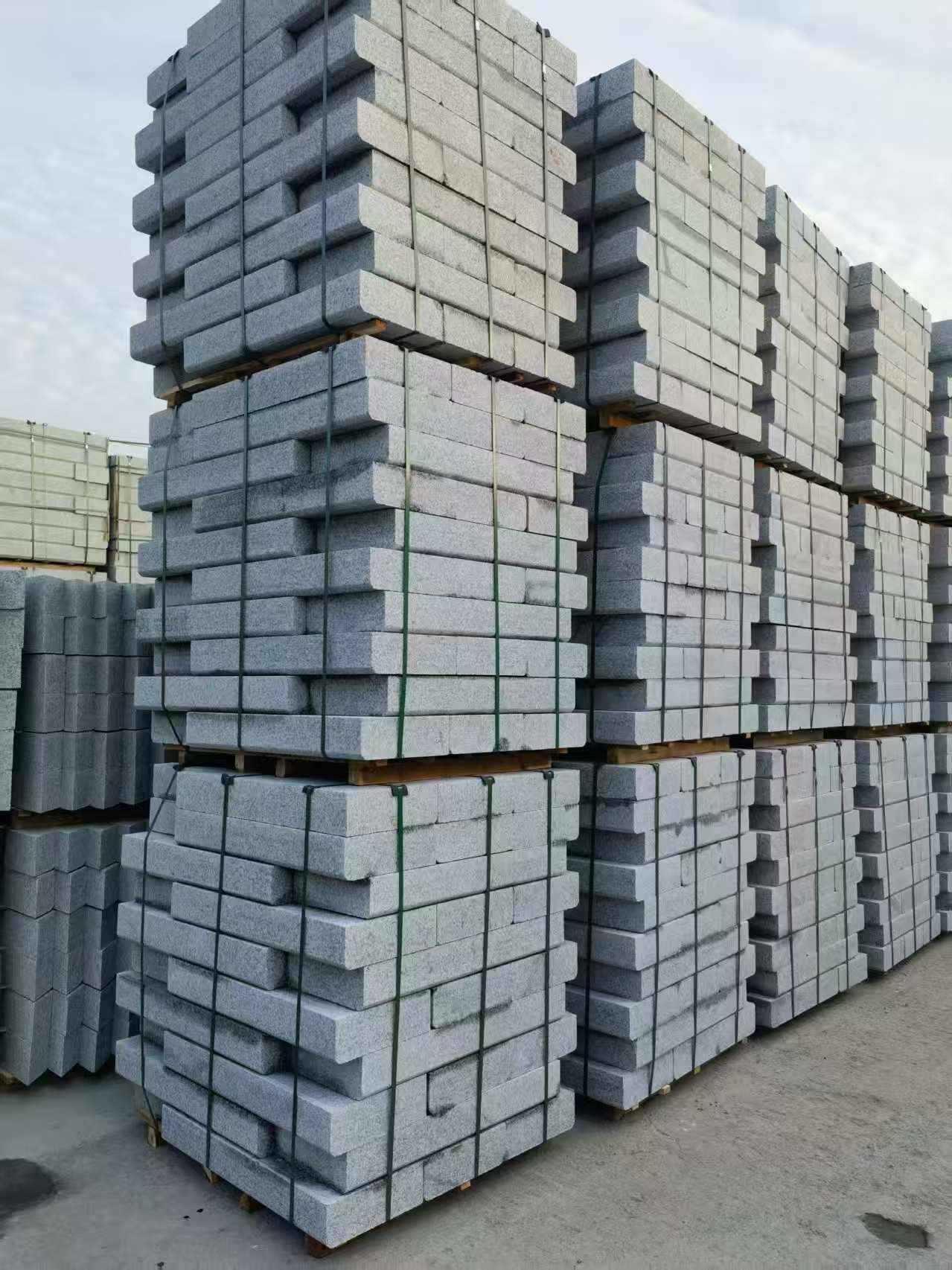 朝阳 路沿石（路侧石），颜色一致，尺寸标准