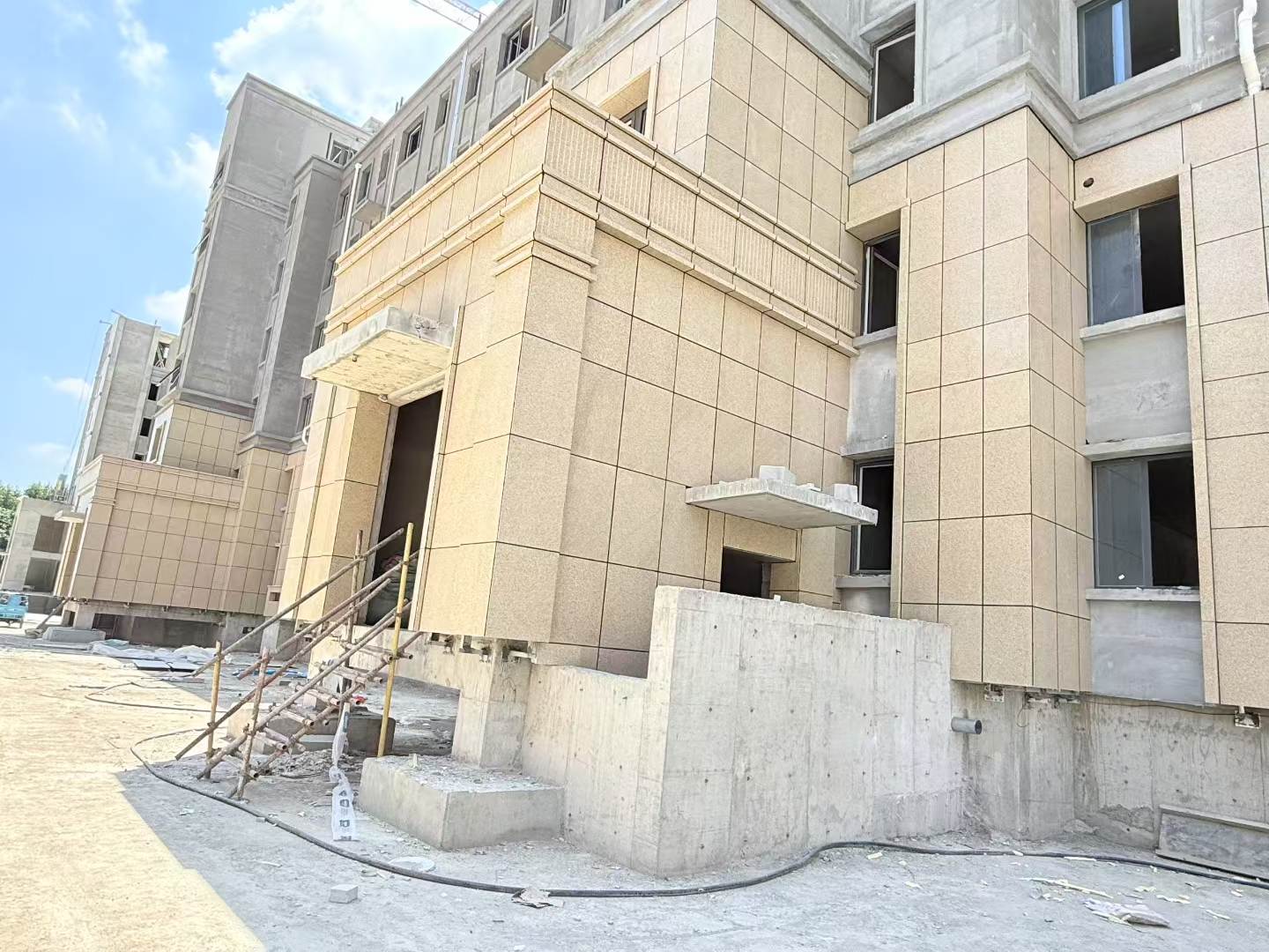 朝阳 黄金麻干挂，工地实拍