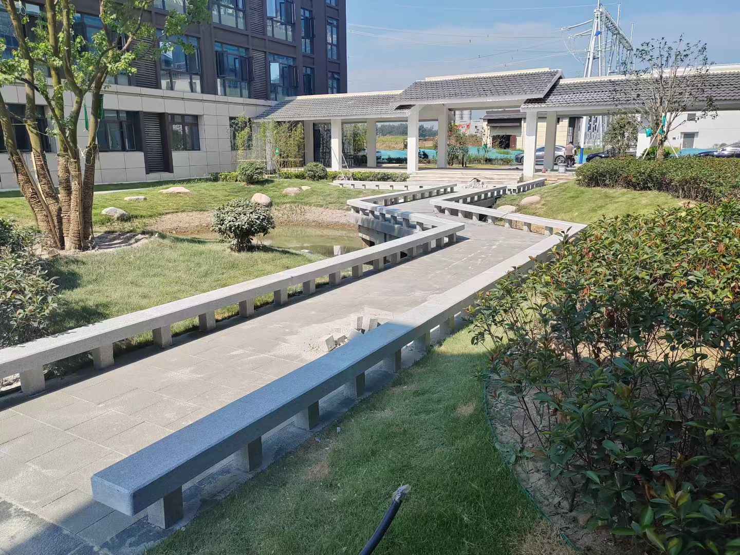 朝阳 芝麻灰小区坐凳&栏杆安装效果