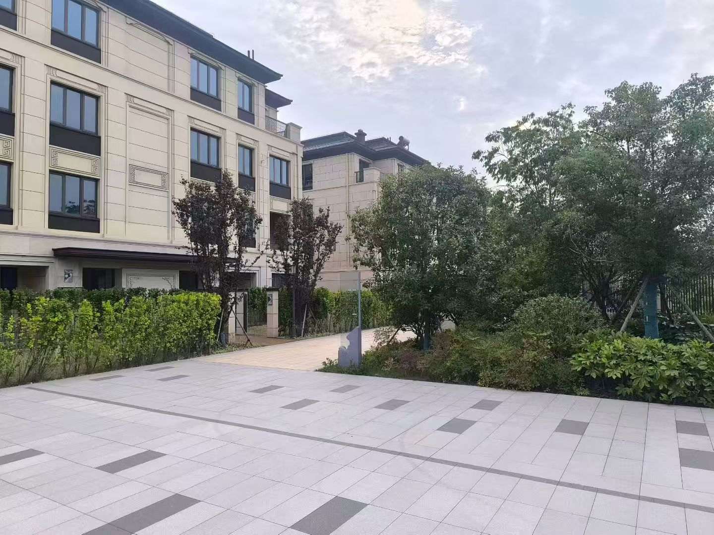 朝阳 芝麻白与芝麻白搭配铺装，尺寸1200*600