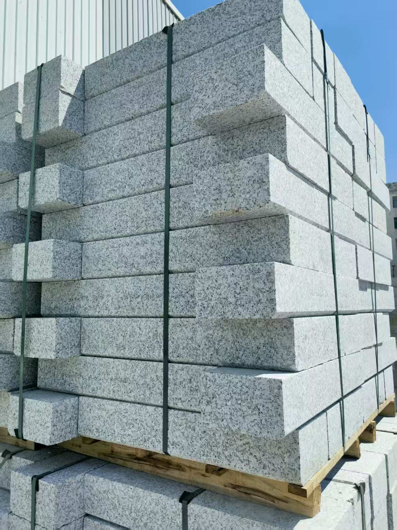 朝阳 路沿石颜色均匀、尺寸标准