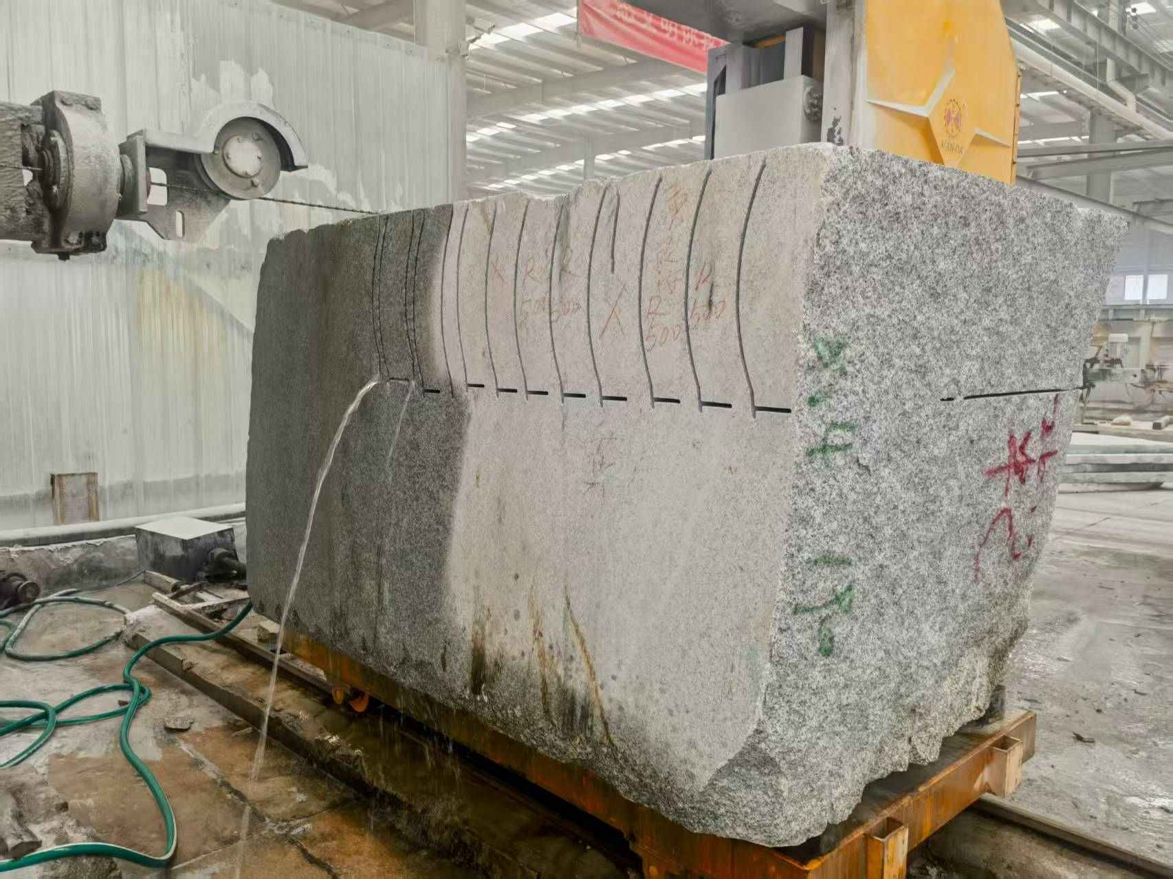 朝阳 602，大花芙蓉白，绳锯加工弧形路沿石