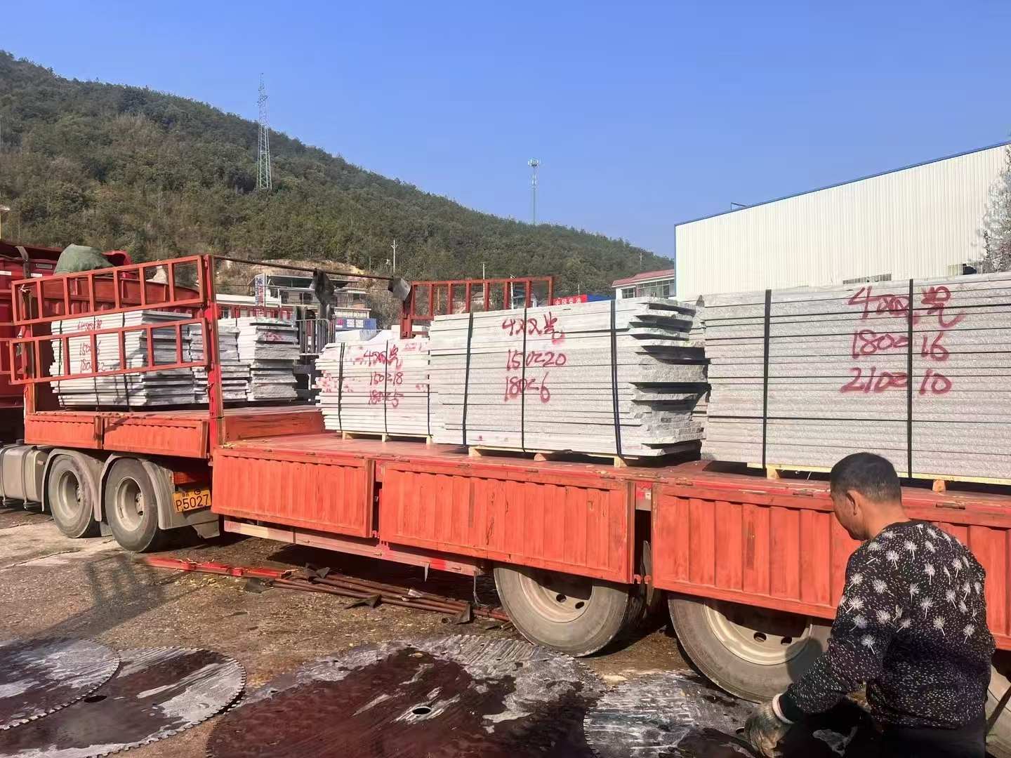 朝阳 芝麻灰花岗岩光面毛板出货日常